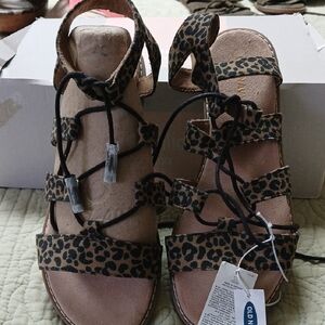 Old Navy Leopard Print Sandals NWT